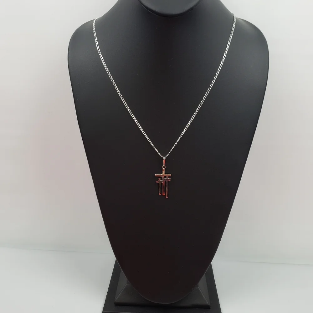 925‎ sterling silver cross pendant and 925 sterling silver chain